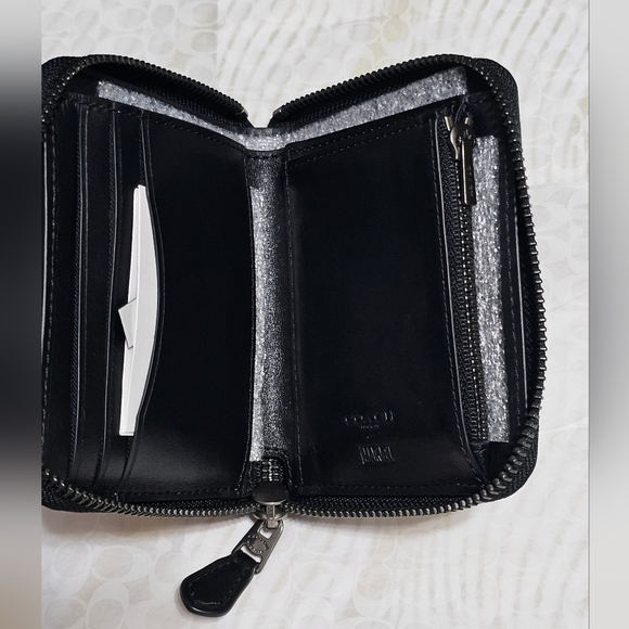 Coach MARVEL Captain America Medium Wallet Zip Around Like-New Limited Edition - Picture 4 of 11